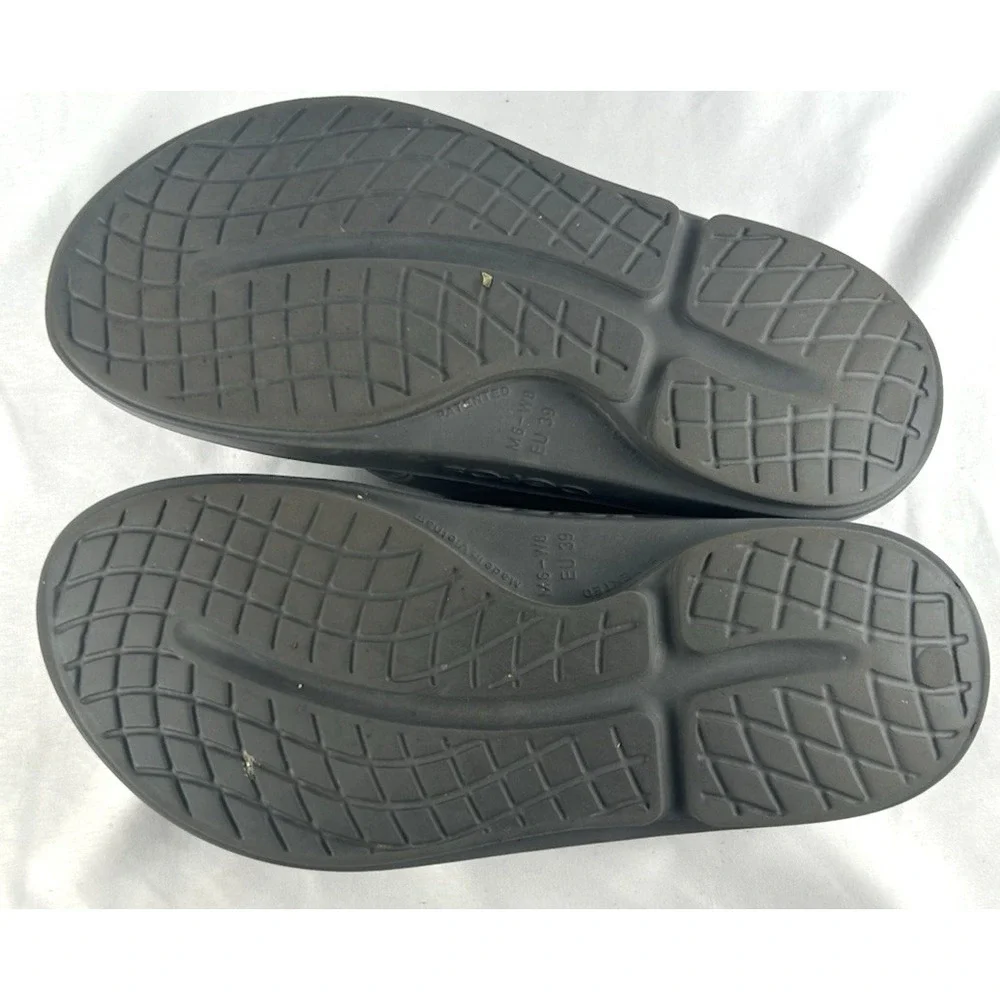 Oofos Gray Flip Flops Recovery Thongs Sandals Womens 8 Mens 6 Comfort Walking